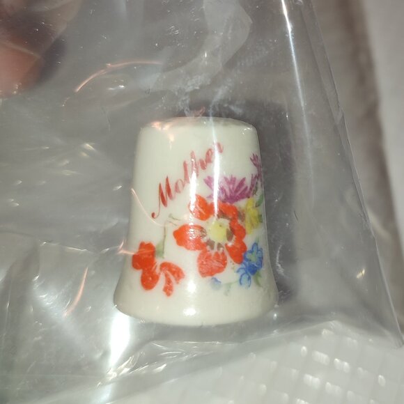 Thimble Mother Red Flowers Porcelain Ellard USA Collectible Vintage Sewing Old - Picture 1 of 3